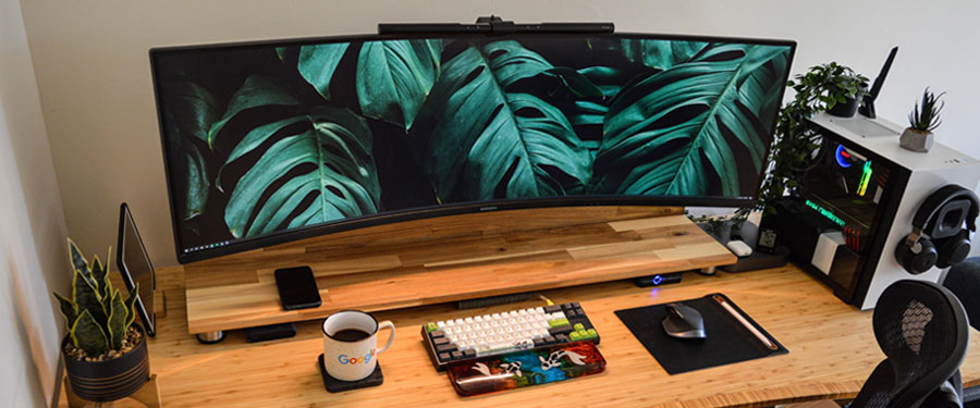 The Pros and Cons of Using a Curved Monitor
